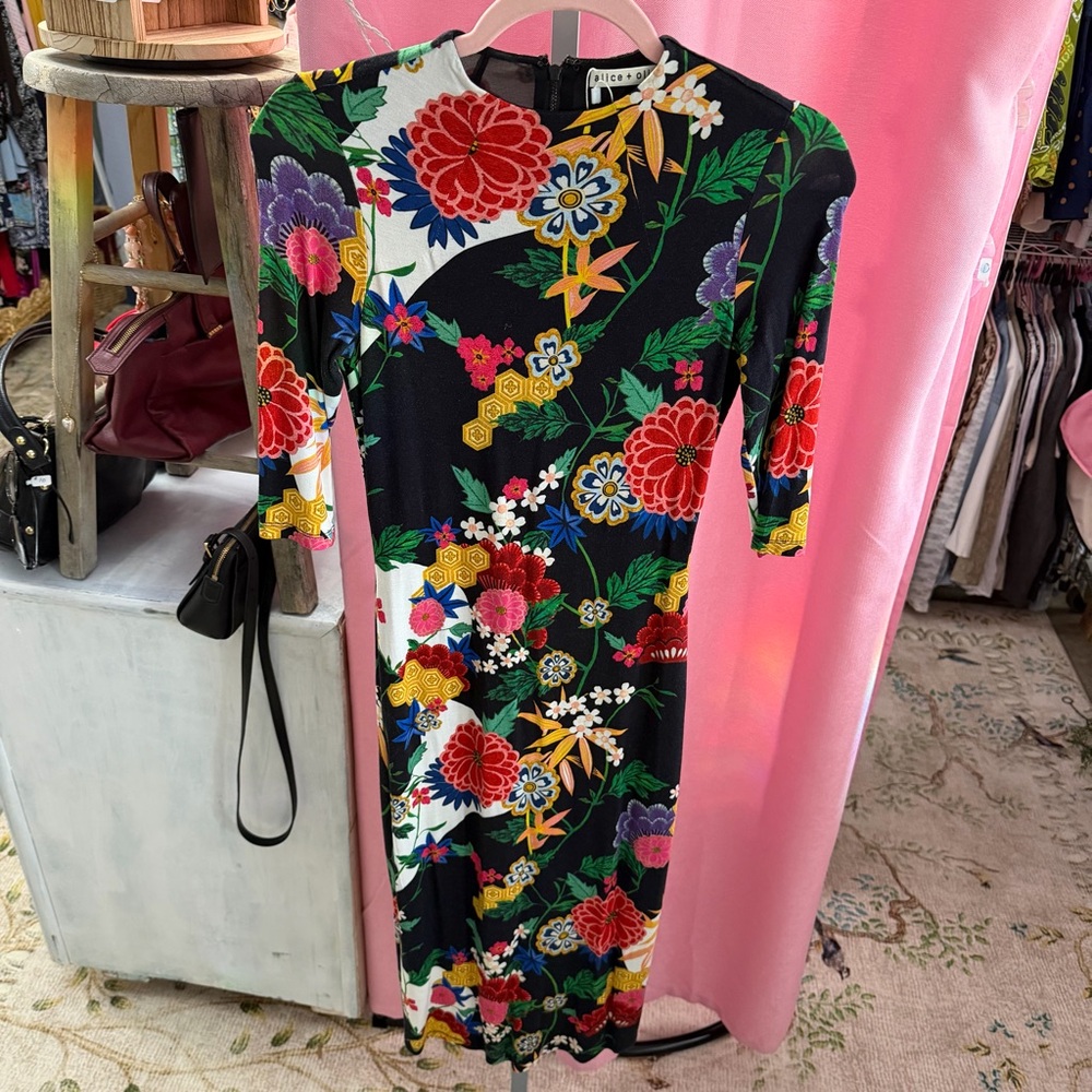 Alice & Olivia Bodycon Dress Size 2/Floral, Dopamine Bright, Feminine, Happy - Picture 3 of 5